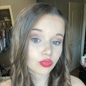 Meet your Posher, Chloe